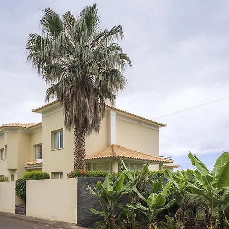 Luxury With Private Heated Pool, Garden And Views Of The Sea And Mountains Villa
