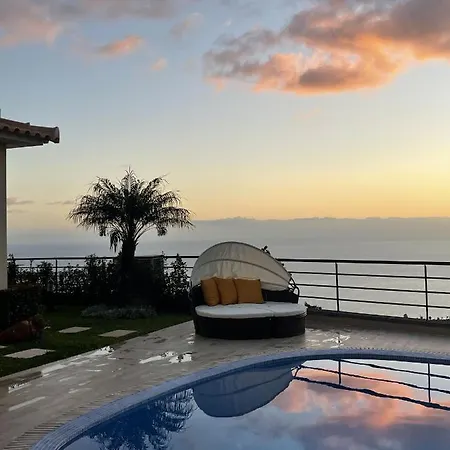 Luxury With Private Heated Pool, Garden And Views Of The Sea And Mountains Arco da Calheta (Madeira)