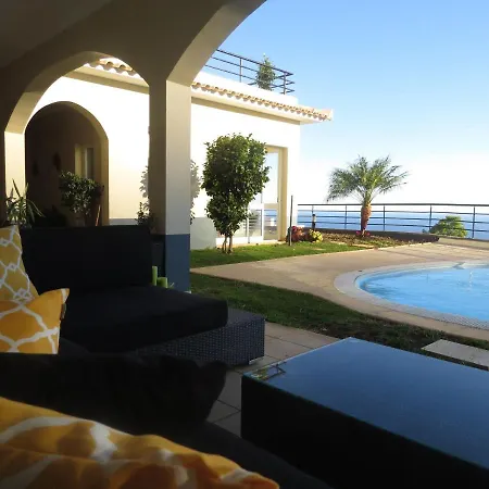 Luxury With Private Heated Pool, Garden And Views Of The Sea And Mountains
