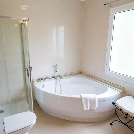 Luxury With Private Heated Pool, Garden And Views Of The Sea And Mountains Villa