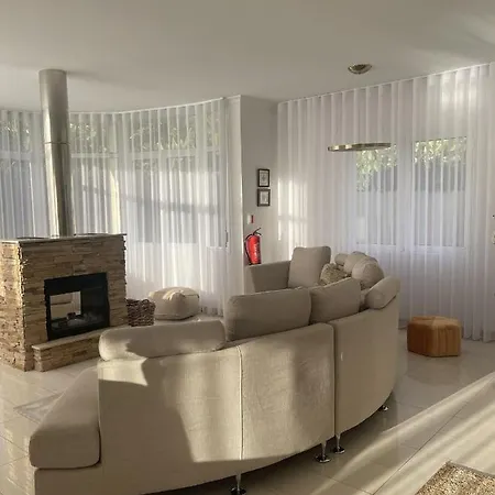 Luxury With Private Heated Pool, Garden And Views Of The Sea And Mountains * Arco da Calheta (Madeira)