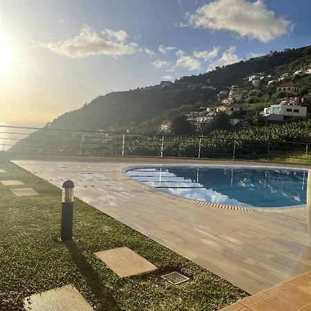 Luxury With Private Heated Pool, Garden And Views Of The Sea And Mountains * Arco da Calheta (Madeira)