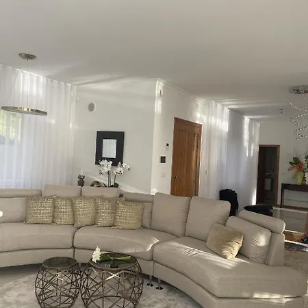 Luxury With Private Heated Pool, Garden And Views Of The Sea And Mountains Villa