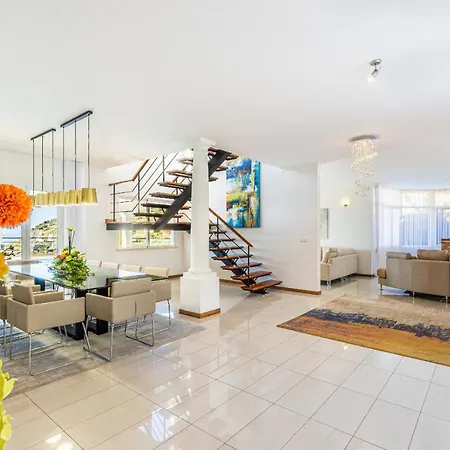 Luxury With Private Heated Pool, Garden And Views Of The Sea And Mountains *
