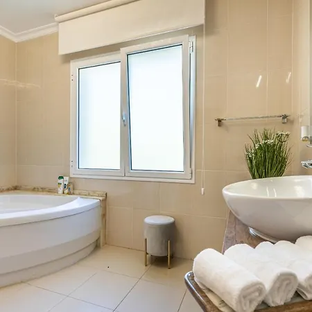 Villa Luxury With Private Heated Pool, Garden And Views Of The Sea And Mountains *