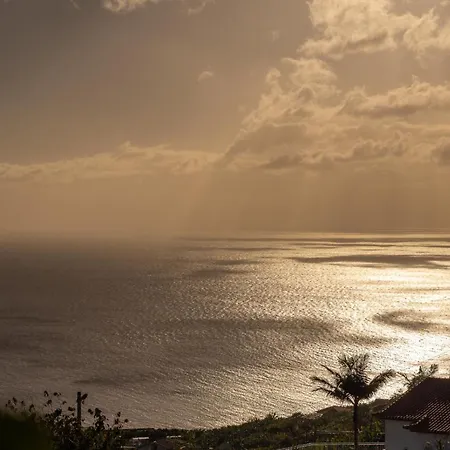 Luxury With Private Heated Pool, Garden And Views Of The Sea And Mountains Villa *