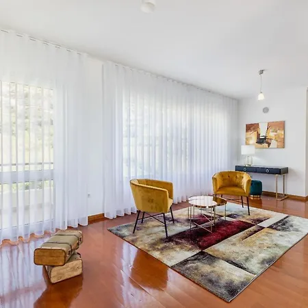 Villa Luxury With Private Heated Pool, Garden And Views Of The Sea And Mountains
