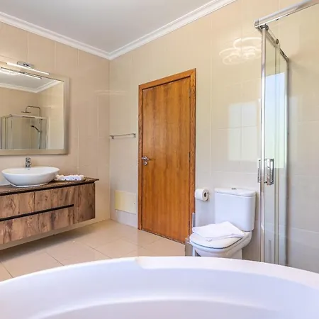 Luxury With Private Heated Pool, Garden And Views Of The Sea And Mountains Villa