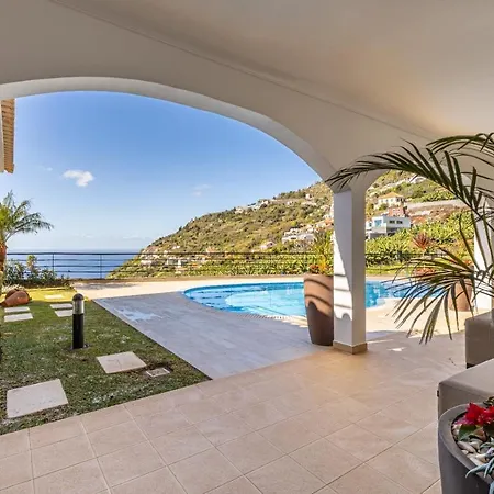Luxury With Private Heated Pool, Garden And Views Of The Sea And Mountains *