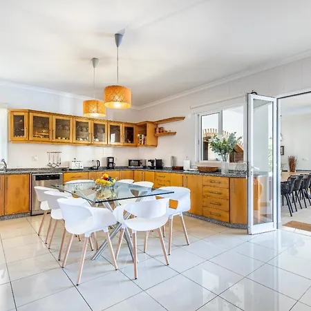 Luxury With Private Heated Pool, Garden And Views Of The Sea And Mountains