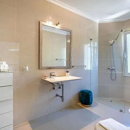 Luxury With Private Heated Pool, Garden And Views Of The Sea And Mountains Villa
