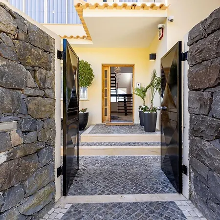 Luxury With Private Heated Pool, Garden And Views Of The Sea And Mountains