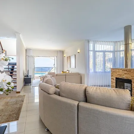 Villa Luxury With Private Heated Pool, Garden And Views Of The Sea And Mountains