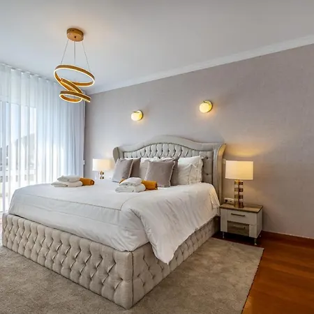 Luxury With Private Heated Pool, Garden And Views Of The Sea And Mountains *