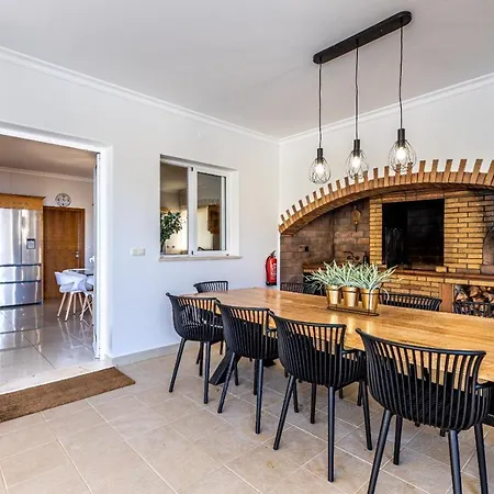 Luxury With Private Heated Pool, Garden And Views Of The Sea And Mountains Villa *