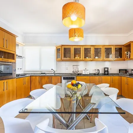 Luxury With Private Heated Pool, Garden And Views Of The Sea And Mountains Villa Arco da Calheta (Madeira)