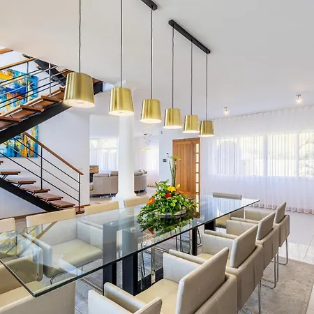 Luxury With Private Heated Pool, Garden And Views Of The Sea And Mountains *