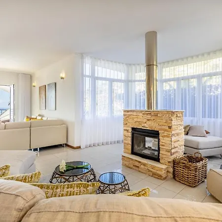 Villa Luxury With Private Heated Pool, Garden And Views Of The Sea And Mountains *