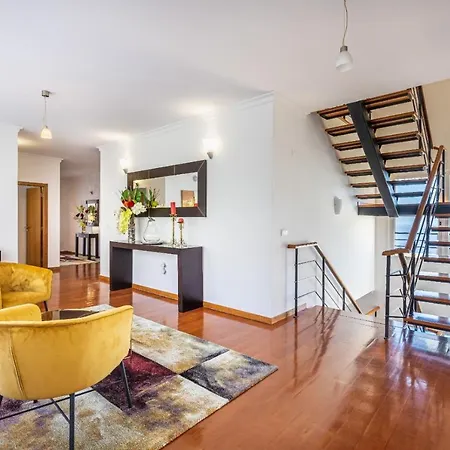 Luxury With Private Heated Pool, Garden And Views Of The Sea And Mountains Villa *