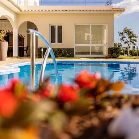 Luxury With Private Heated Pool, Garden And Views Of The Sea And Mountains Villa
