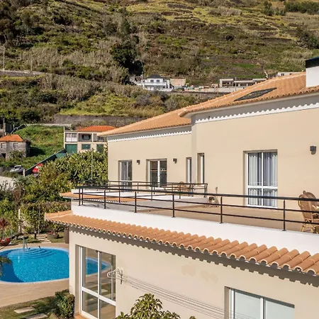 Luxury With Private Heated Pool, Garden And Views Of The Sea And Mountains. Villa *