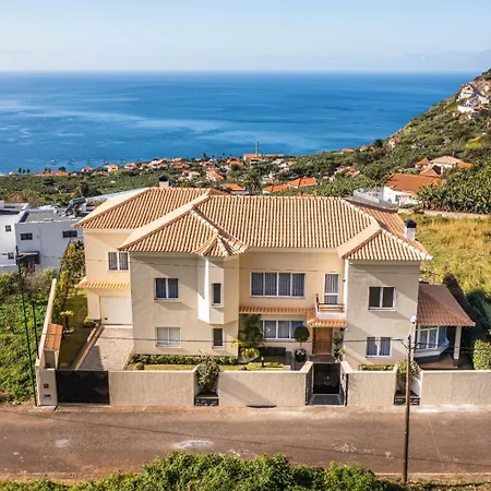 Luxury With Private Heated Pool, Garden And Views Of The Sea And Mountains. Villa Arco da Calheta (Madeira)