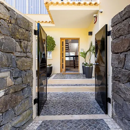 Luxury With Private Heated Pool, Garden And Views Of The Sea And Mountains. Villa