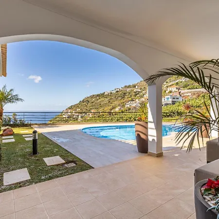 Luxury With Private Heated Pool, Garden And Views Of The Sea And Mountains. Villa