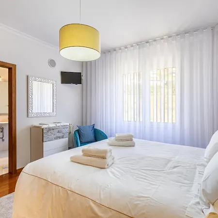 Luxury With Private Heated Pool, Garden And Views Of The Sea And Mountains. Villa Arco da Calheta (Madeira)