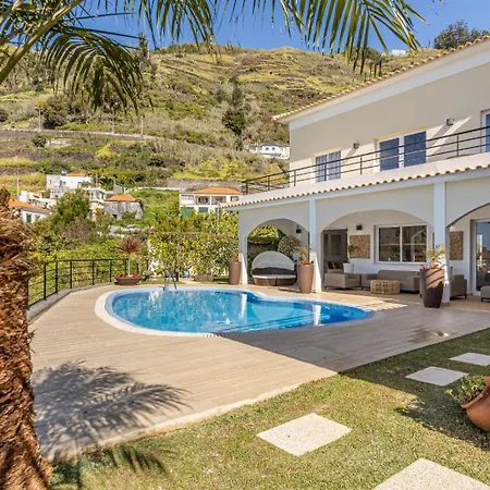 Villa Luxury With Private Heated Pool, Garden And Views Of The Sea And Mountains. Arco da Calheta (Madeira)